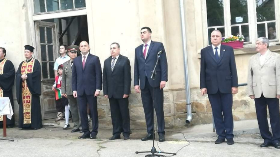 Президентът Румен Радев заяви, че започва да се връща държавността