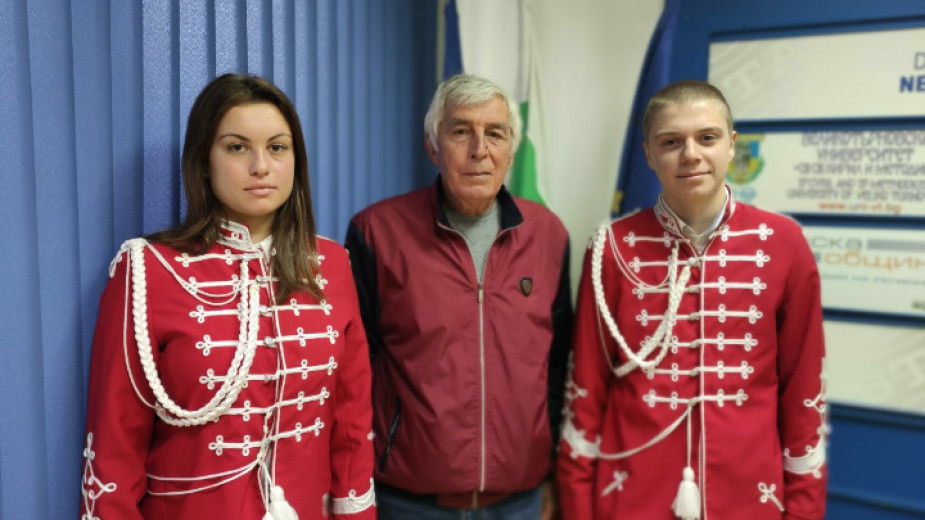 Ученици и учители от Професионалната гимназия по туризъм Д-р Васил