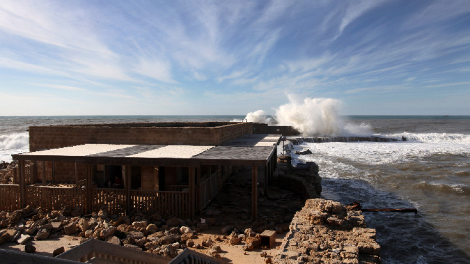 Бурята Елпис вилня и в Израел. Освен на планината Хермон,