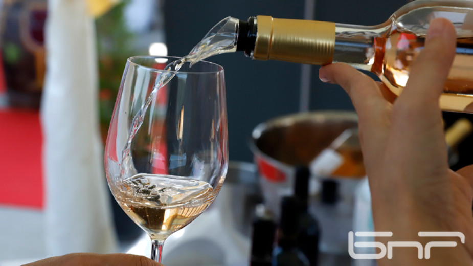 Заради пандемията консумацията на вино в света е достигнала най-ниското