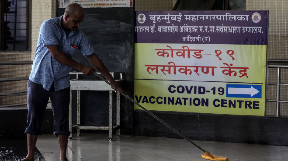 В няколко индийски щата количествата ваксини срещу COVID-19 са изчерпани,