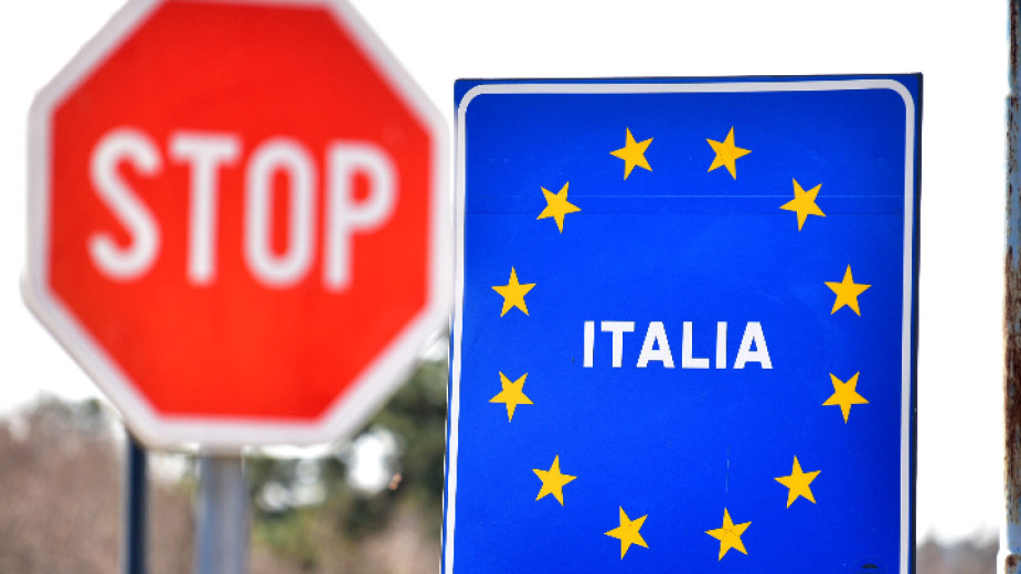 Италия удължава действащия режим на пътуване до 15 май.Пристигащите там
