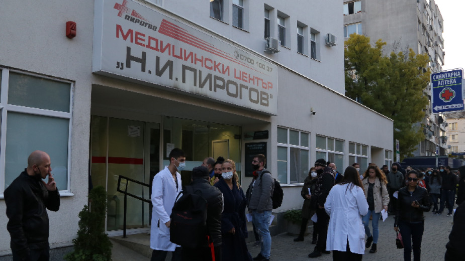 След въвеждането на изискване за зелен Covid сертификат два пъти