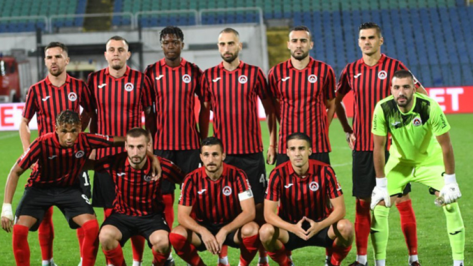 Съставът на Локомотив (София) завърши наравно 1:1 с Дукаджини (Косово)