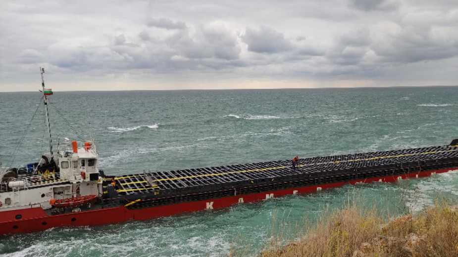 Тази сутрин с плавателен съд трябва да започне източване на