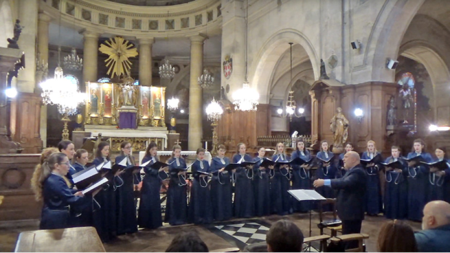 Paris’te Bulgar folklor ve kilise müziği tanıtıldı