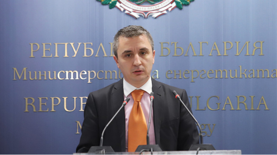 Министърът на енергетиката Александър Николов обяви, че към момента няма