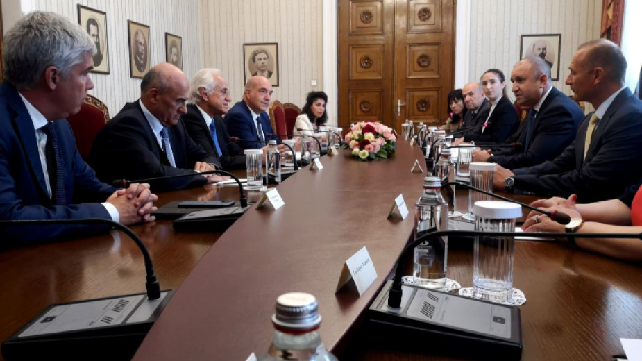 Президентът Румен Радев обсъжда с представители на компаниите Газтрейд и