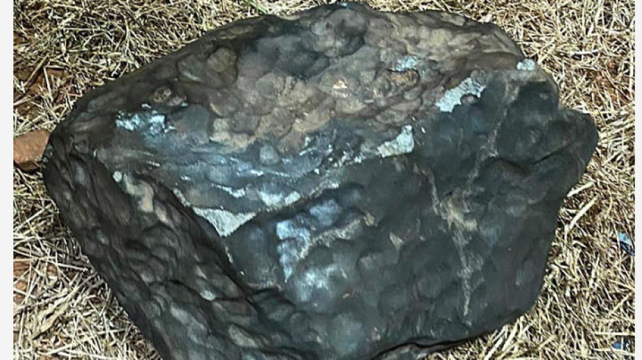 Учени идентифицираха метеорит като най-стария от вулканичен произход, възникнал от