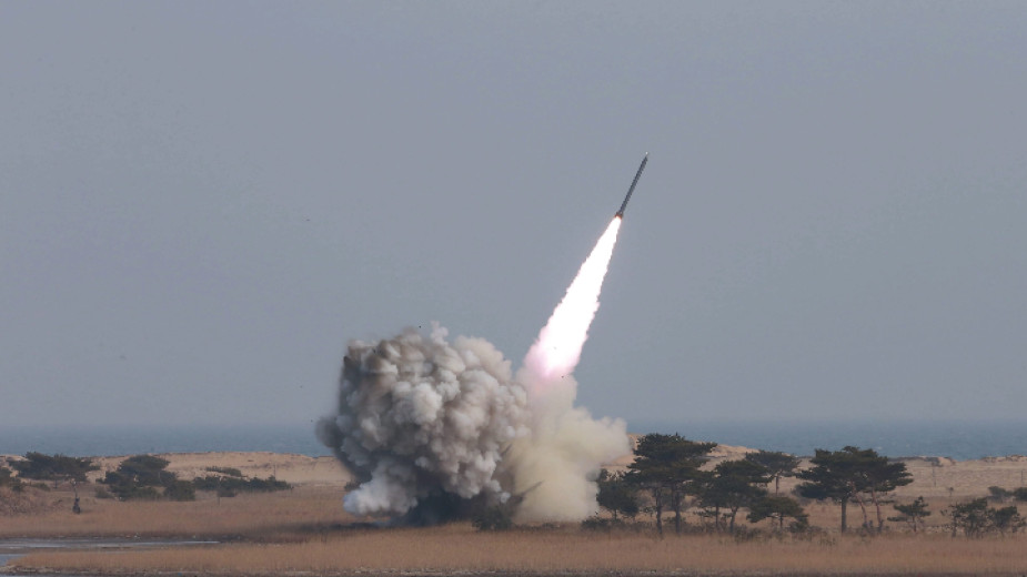 Северна Корея изстреля балистична ракета, съобщиха  военните от Южна Корея.