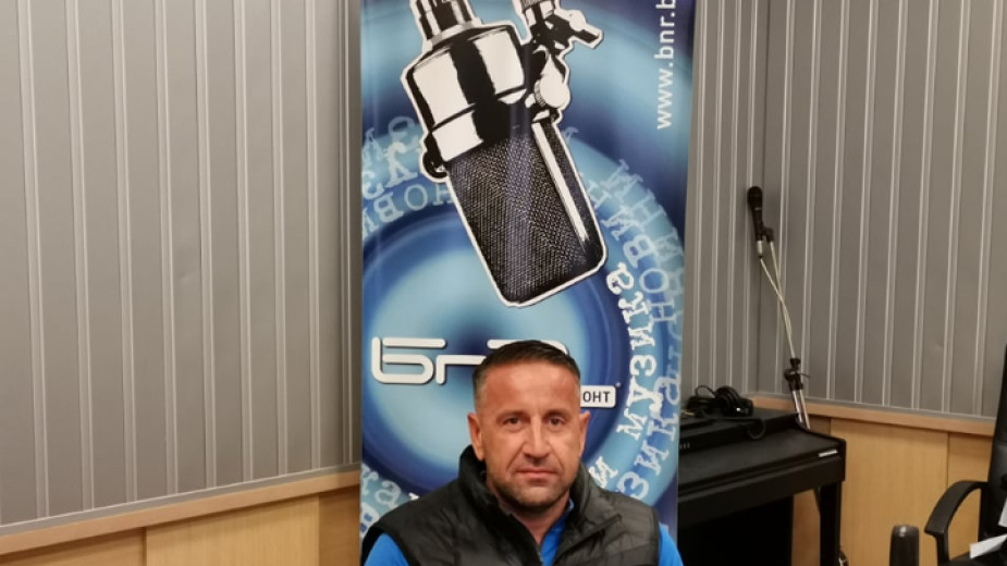 Едва ли някой се радва от това, че държавата влиза