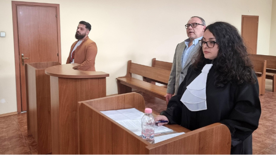 Кристофър Галовски, Емил Димитров – син и адвокат Христина Георгиева на заседание по делото.