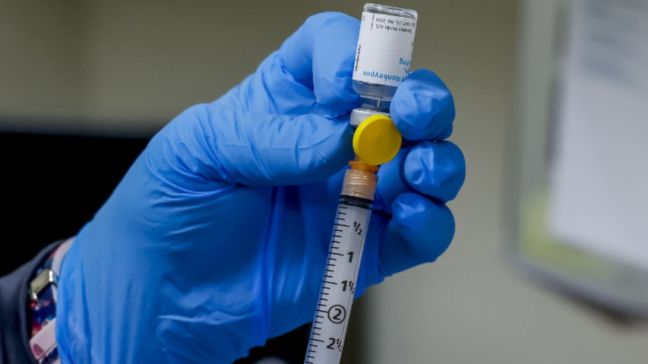 Испания започна да поставя ваксина срещу маймунската шарка. Извън Африка,