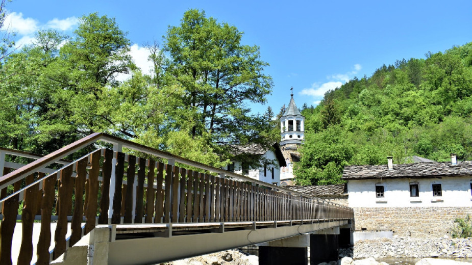 Мостът на Дряновския манастир, емблематичен за района, беше възстановен и