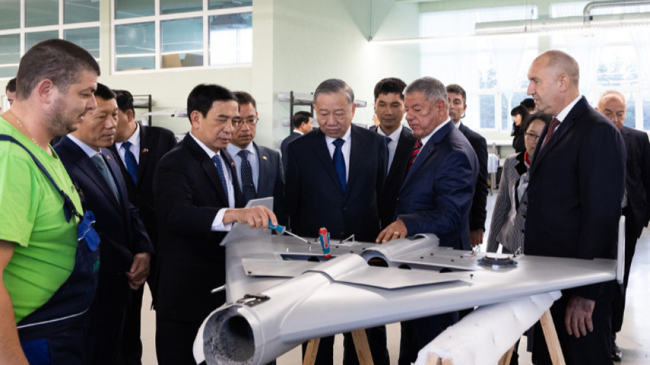 Bulgaria’s defence industry offers opportunities for successful partnerships, President Rumen Radev says