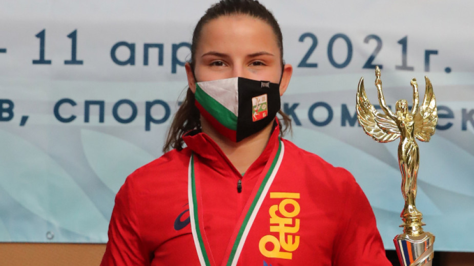 Биляна Дудова ликува с титлата на турнира по борба Дан