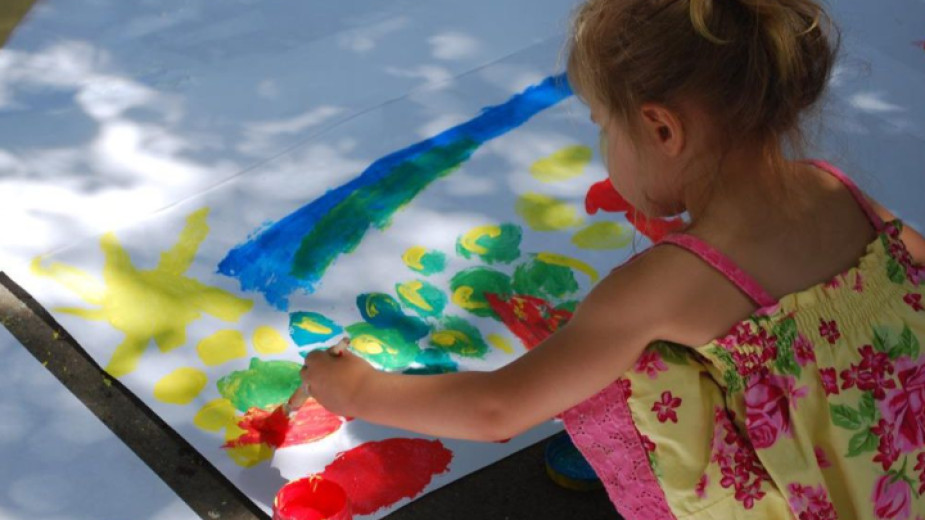 Пленер на тема Цветно лято“ организира днес Общностният център за