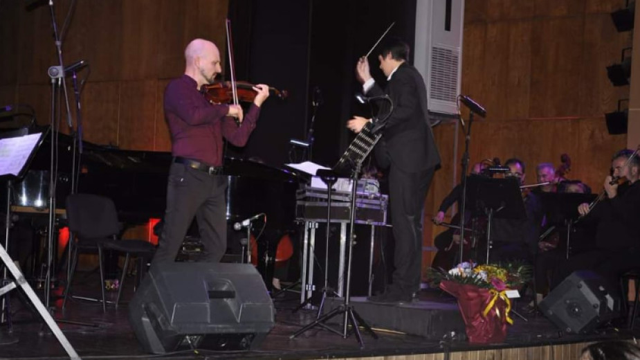 Музикалният проект Цигулката в киното на Плевенската филхармония, със солист