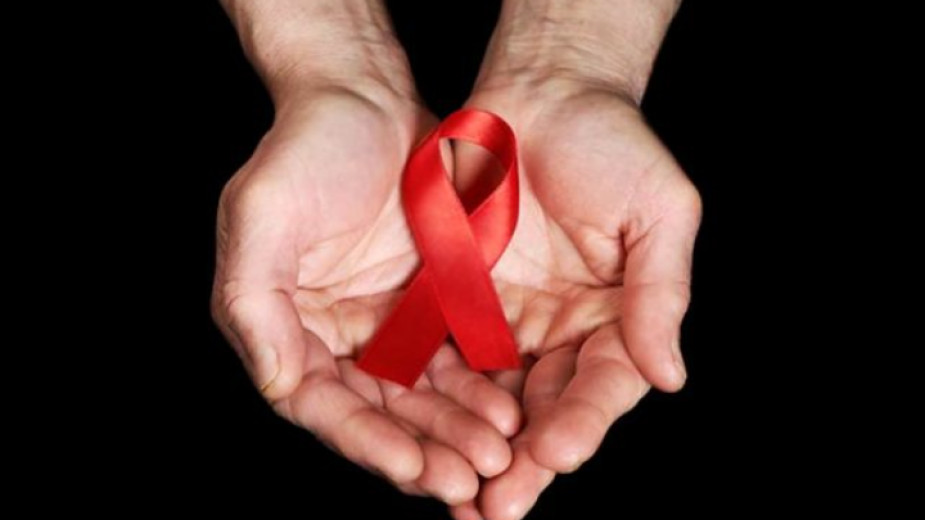 В Международния ден за съпричастност със засегнатите от ХИВ/СПИН, дирекция