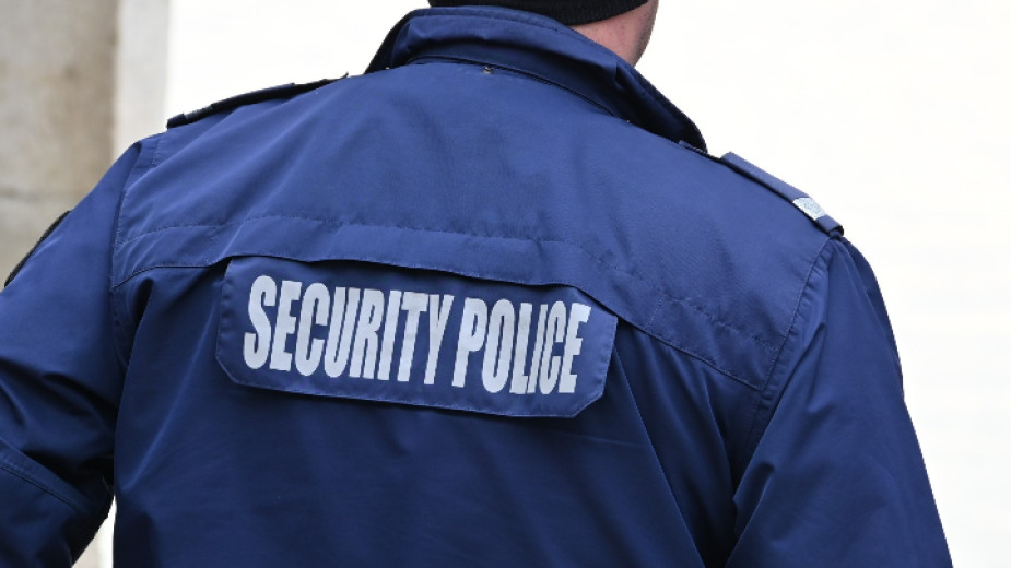 При специализирана полицейска операция в Поморие са задържани двама души