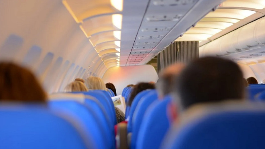 Български пътнически самолет, изпълняващ полет от София до Мадрид, е