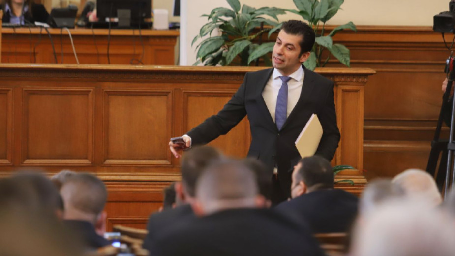 Премиерът Кирил Петков обяви от трибуната на Народното събрание, че