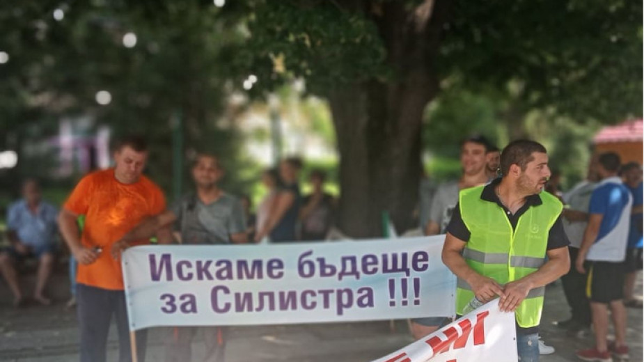 В Силистра продължават протестите заради затворения в града граничен пункт