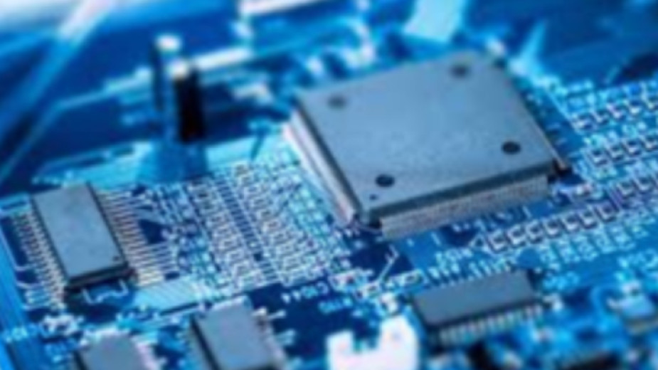 Intel: Недостигът на чипове в световен план може да продължи няколко години - Бизнес - БНР Новини