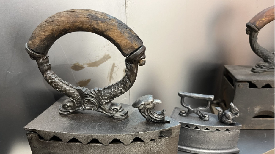 Сбирка от над 1200 ютии от цял свят