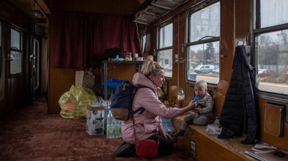 Броят на украинците, прогонени от родината си заради руското нашествие,