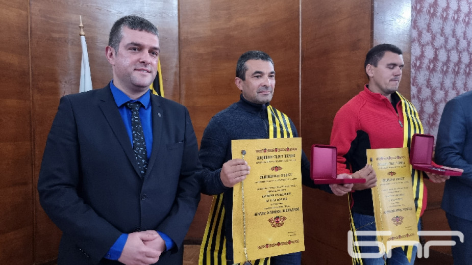 Снимка: Двама нови почетни граждани на Перник