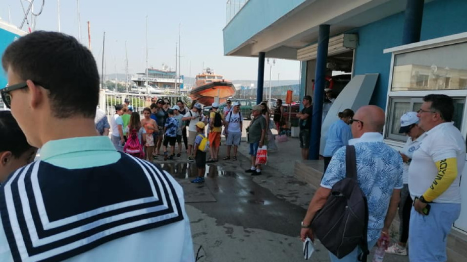 Денят на моряка бе отбелязан във Варна. 30 деца от