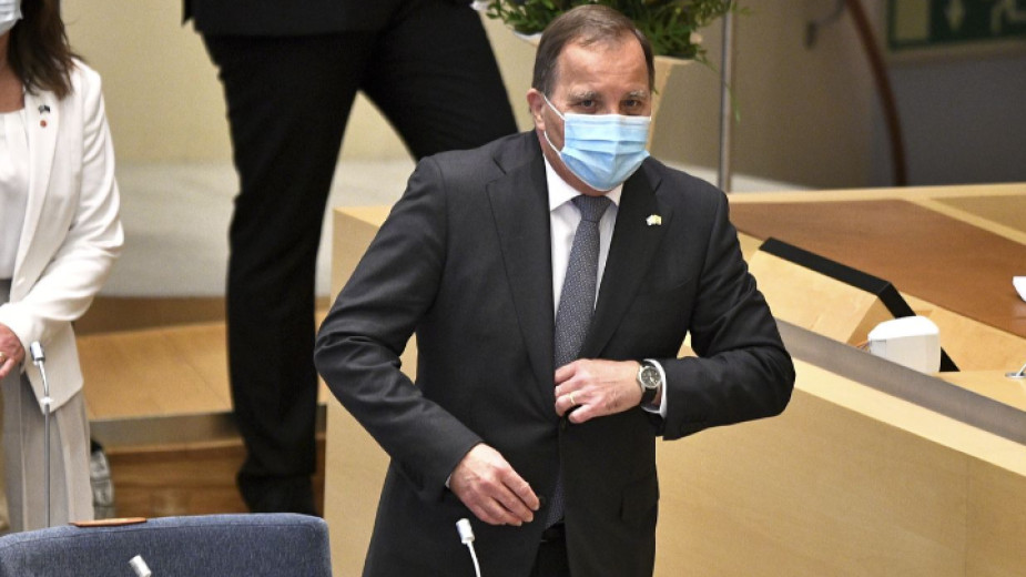 Шведските депутати гласуваха днес недоверие на премиера Стефан Льовен, давайки
