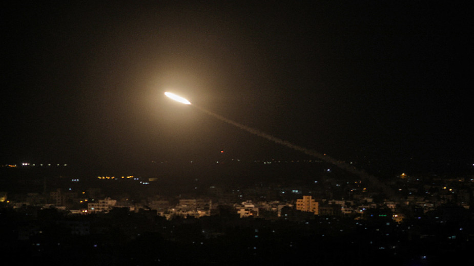 Серия израелски удари бяха нанесени срещу ивицата Газа късно снощи.