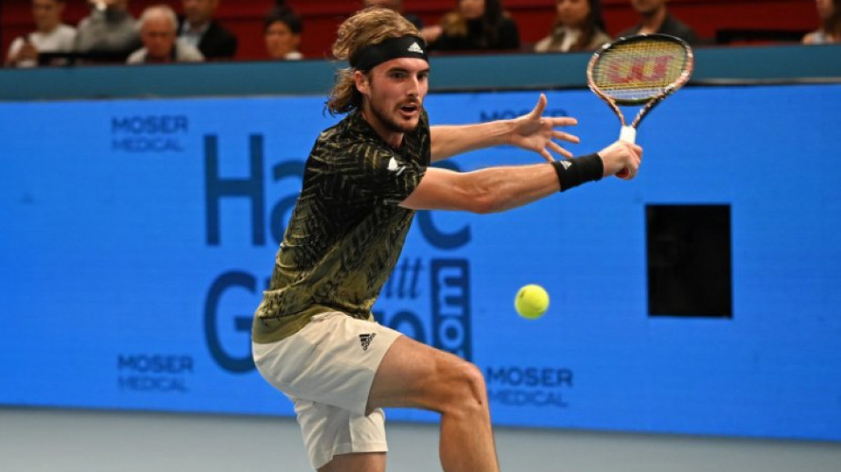 Стефанос Циципас отпадна във втория кръг на турнира на твърда