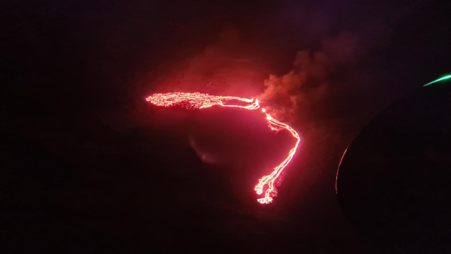 Изригналият преди две седмици вулкан в Исландия навлезе в нова