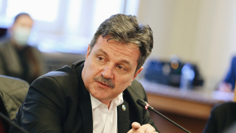 Зелените сертификати в България не работят, каза пред БНР пулмологът