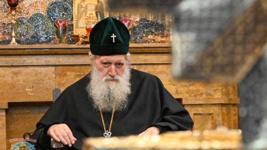 Българският патриарх Неофит посрещна в патриаршеския дом мощите на светите