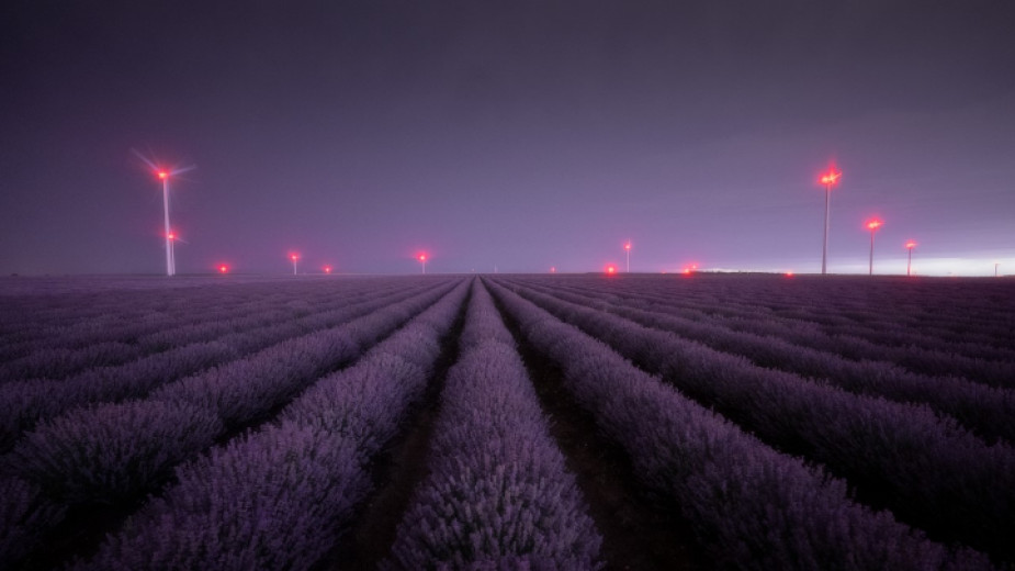 Михаил Минков е астрофотограф и графичен дизайнер. Преди близо година,