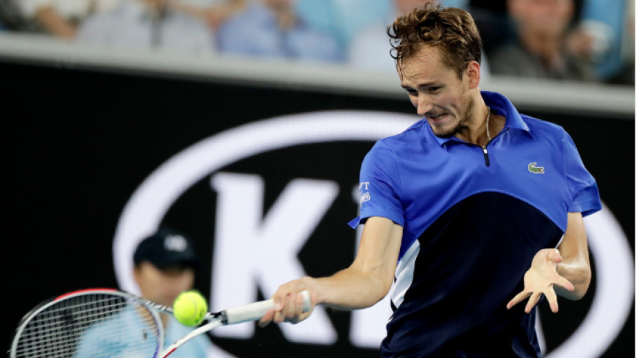Вторият в световната ранглиста на тенисистите Даниил Медведев се оттегли