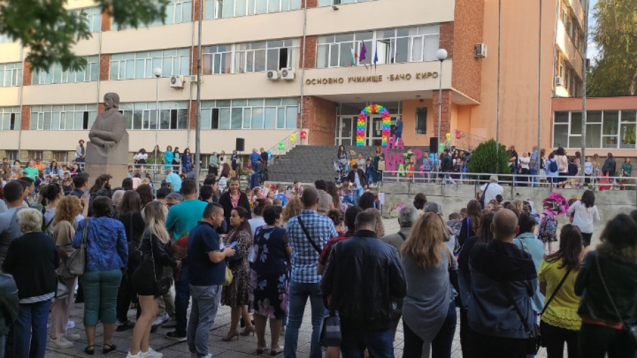В област Велико Търново 83 училища посрещат своите близо 21