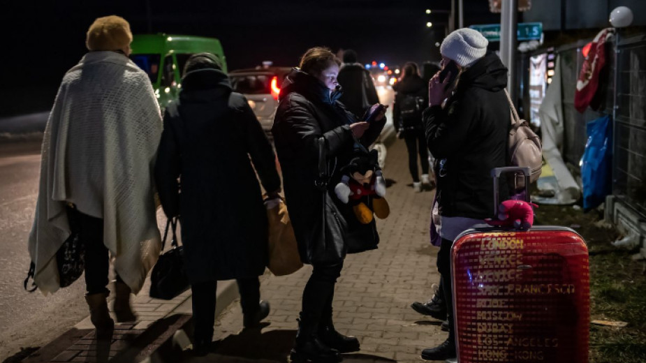 Продължава бежанския поток от Украйна към Западна Европа. Преминалите през полско-украинската