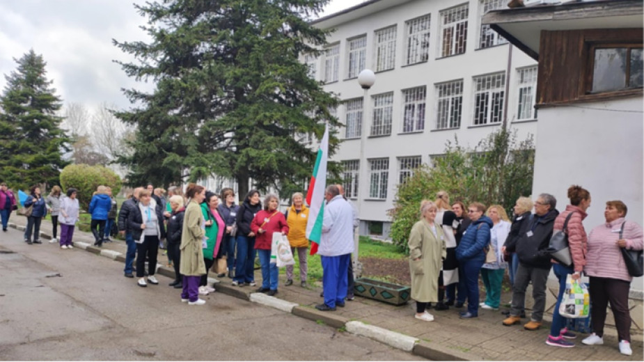 Protesta e heshtur para godinës së Spitalit Shtetëror Psikiatrik në Carev Brod, rajoni i Shumenit