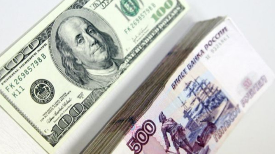 Руската рубла поскъпна спрямо долара до най-високо ниво от средата