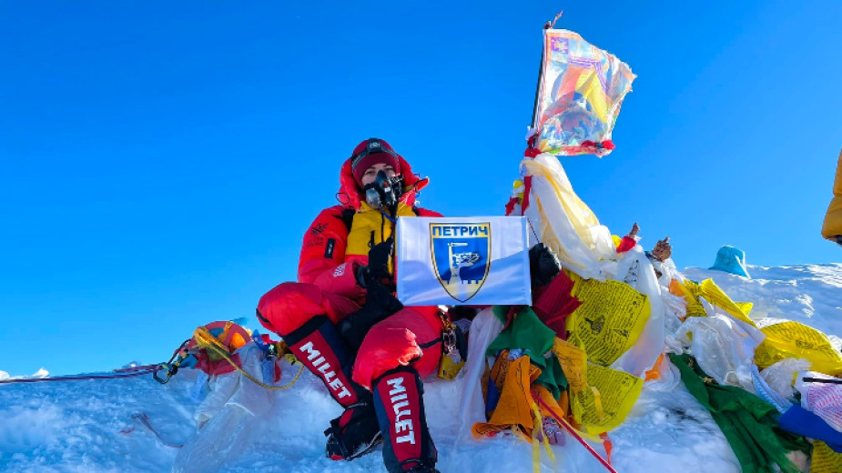 На 15 май Силвия Аздреева стана втората българка, изкачила Еверест