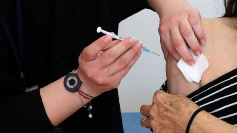 Кипър значително ускорява програмата си за имунизация срещу коронавируса от