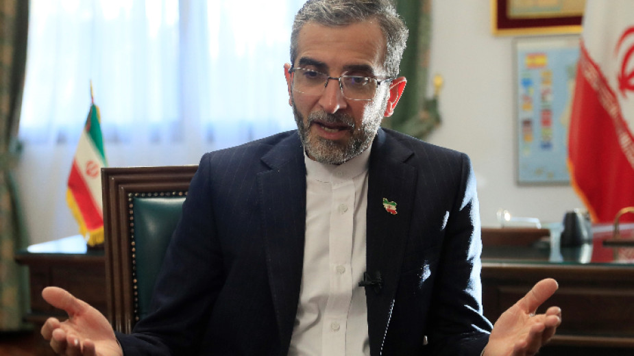 Иранското правителство назначи зам.-министъра на външните работи Али Багери Кани за изпълняващ длъжността външен министър след смъртта на Хосейн Амир-Абдолахян при катастрофа с хеликоптер.