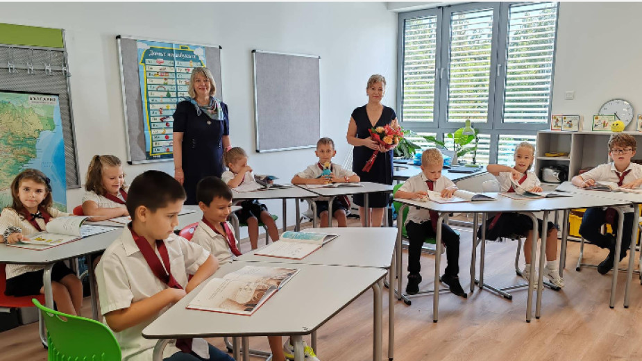 Fourth generation of Bulgarian children in Hungary fill the classrooms of the Sunday school