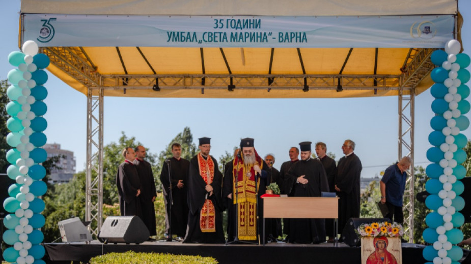 С празнична литургия, отслужена от Варненския и Великопреславски митрополит Йоан