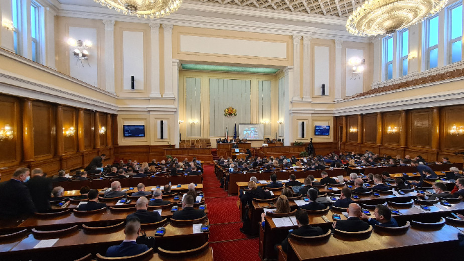 Народното събрание гласува седмичната си програма, в която са включени